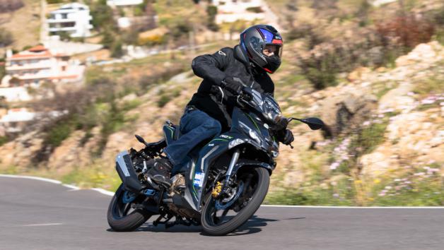 Benelli RCX 185: Με απόδοση 18 ίππων και συμπλέκτη υγρού τύπου 